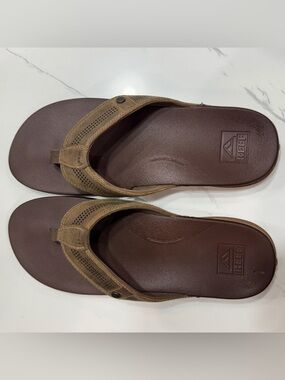 Reef Men’s Brown and Tan Leather Flip-Flops